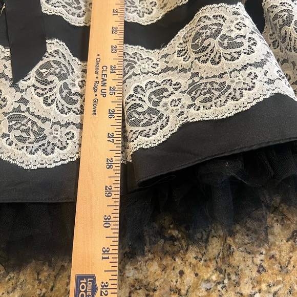 Jessica McClintock Black w/ white lace dress. Size 8 - Picture 5 of 6